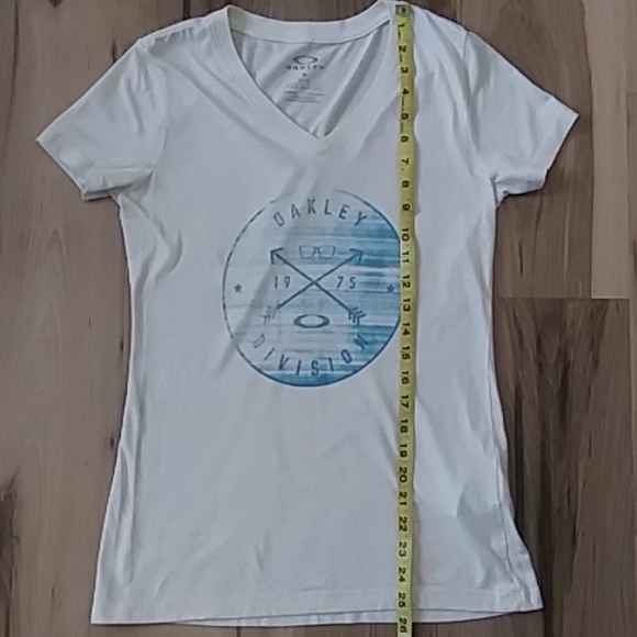 Oakley Womens 1975 Arrow V-Neck Tee - Picture 3 of 5